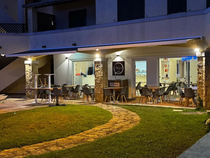 2025-06-01 (2) Pizzeria con giardino a Cannigione