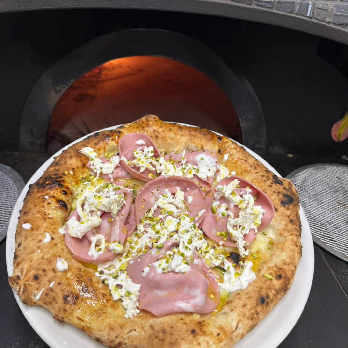 Pizzeria con giardino a Cannigione